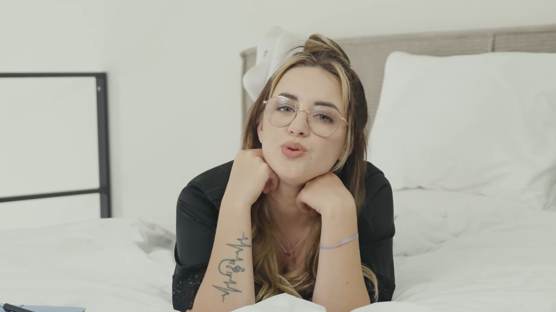 AKWA – LAIKAS SUSTOJO MUMS
