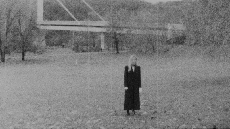 JESSICA SHY, ELAYORK – RUDENĮ RŪKAI