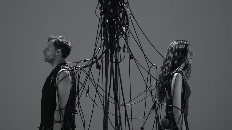 SISTERS ON WIRE – GYLIS