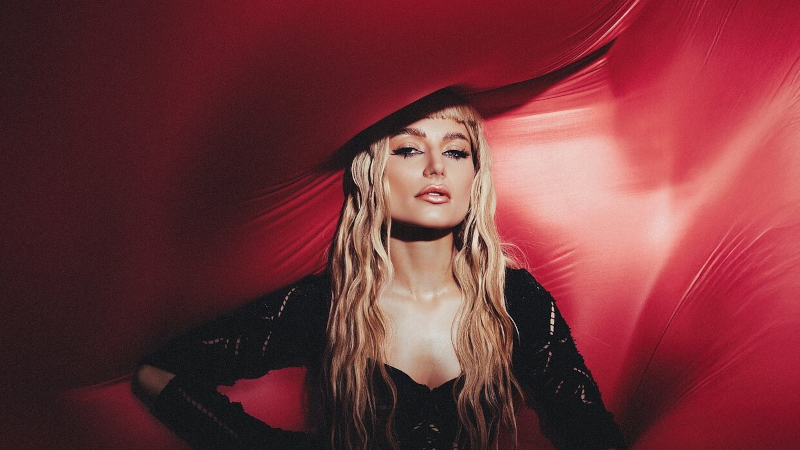 JESSICA SHY – HITAI, KURIUOS DAINUOJA VISA LIETUVA