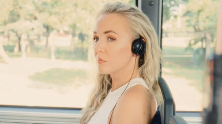64 AUTOBUSE