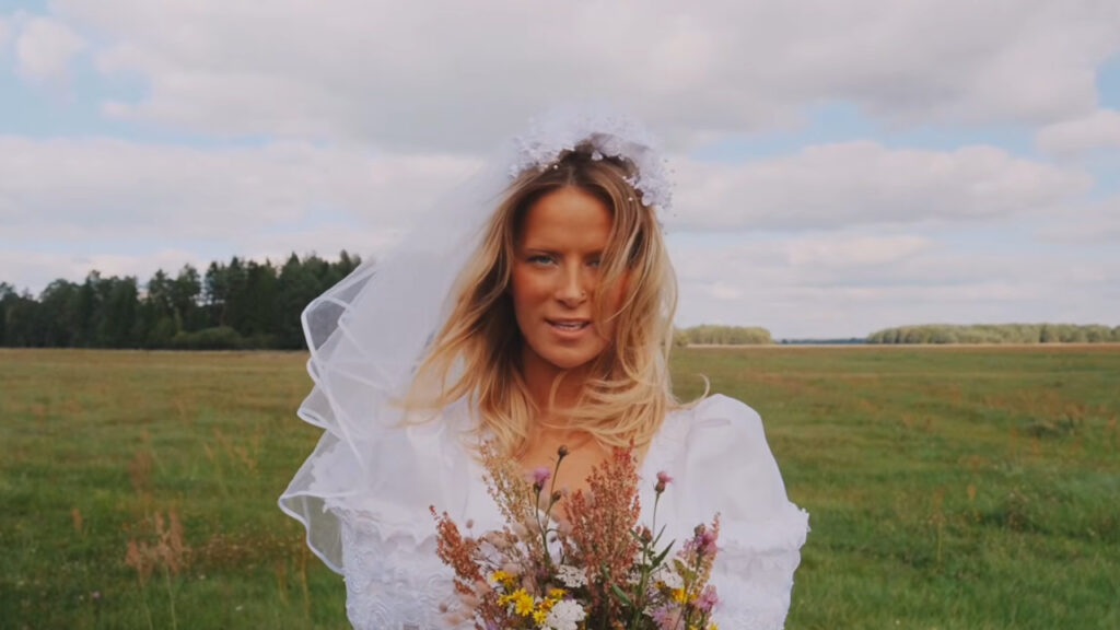 IEVA JOKU – AR MANE PAGAUSI